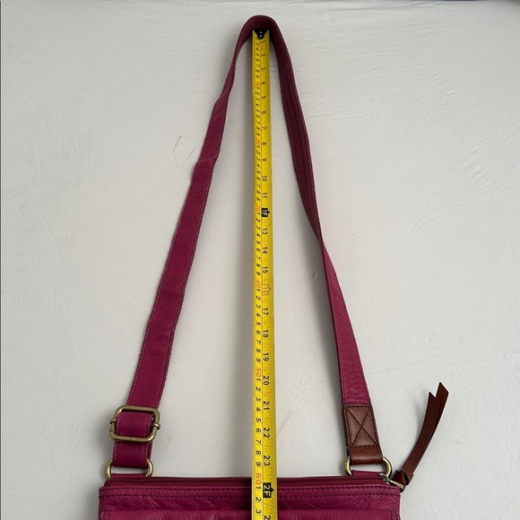 Fossil Morgan Traveler fuchsia leather adjustable crossbody bag - Picture 15 of 15